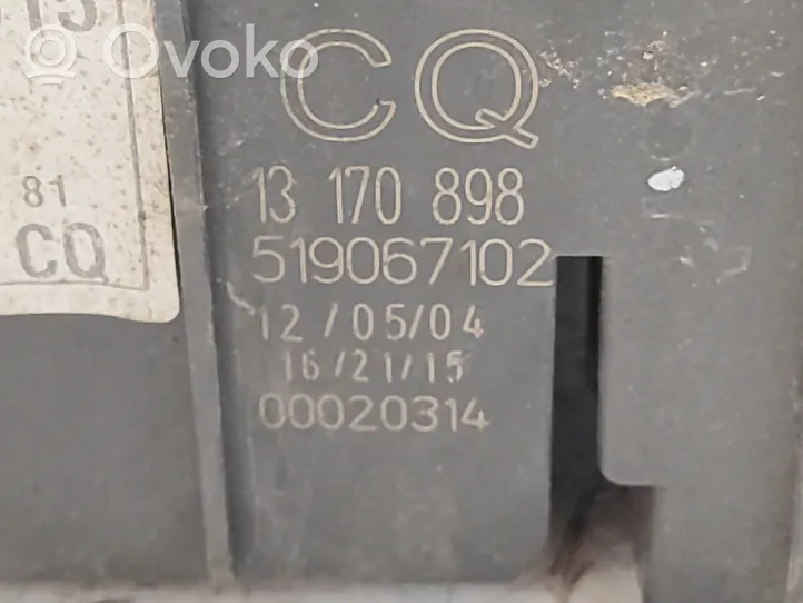 Opel Vectra C Saugiklių dėžė (komplektas) 13170898