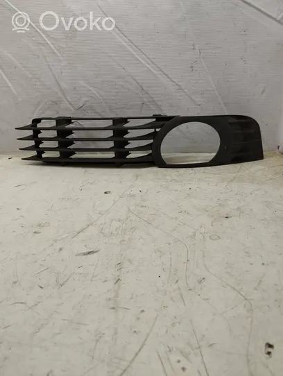 Audi A8 S8 D3 4E Grille inférieure de pare-chocs avant 4E0807682B