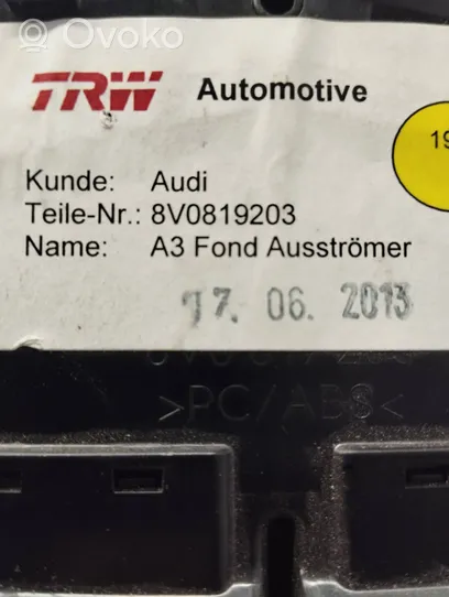 Audi A3 S3 8V Kratka nawiewu tylna tunelu środkowego 8V0819203