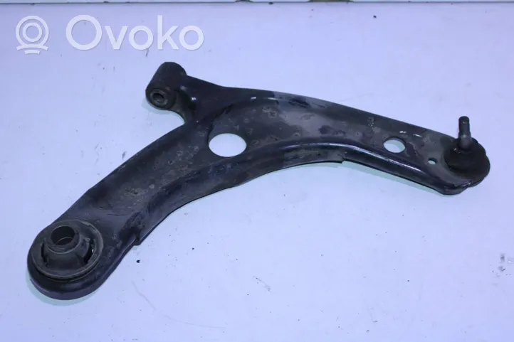 Toyota Yaris Braccio di controllo sospensione anteriore inferiore/braccio oscillante 