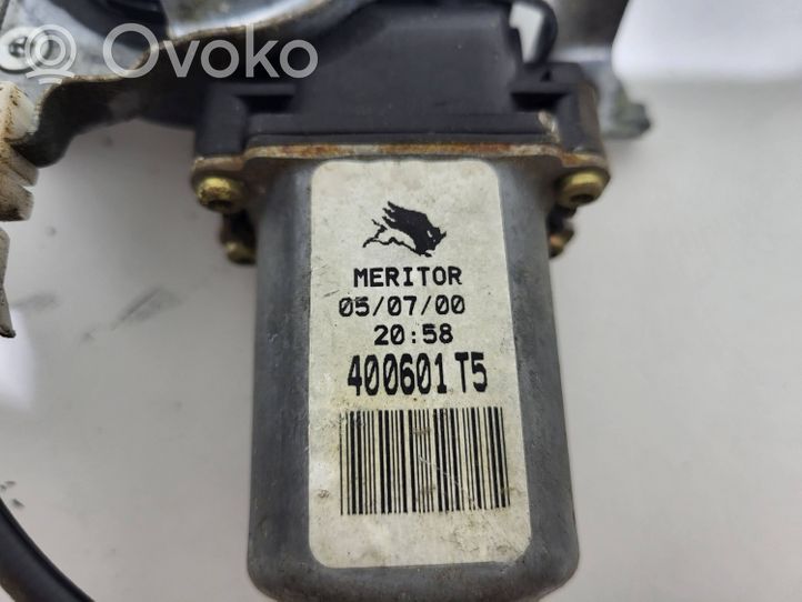 Nissan Almera N16 Motorino alzacristalli della portiera anteriore 400601T5