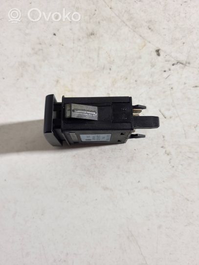 Volkswagen New Beetle Windscreen/window heater switch 1C0959621