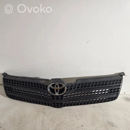 Toyota Corolla Verso AR10 Grotelės priekinės 5311113240