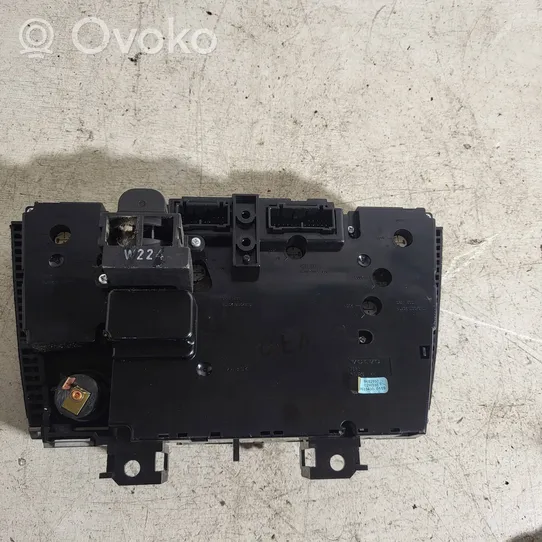 Volvo V70 Climate control unit 8682930