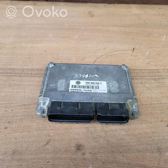 Volkswagen Polo Sterownik / Moduł ECU 03D906032C