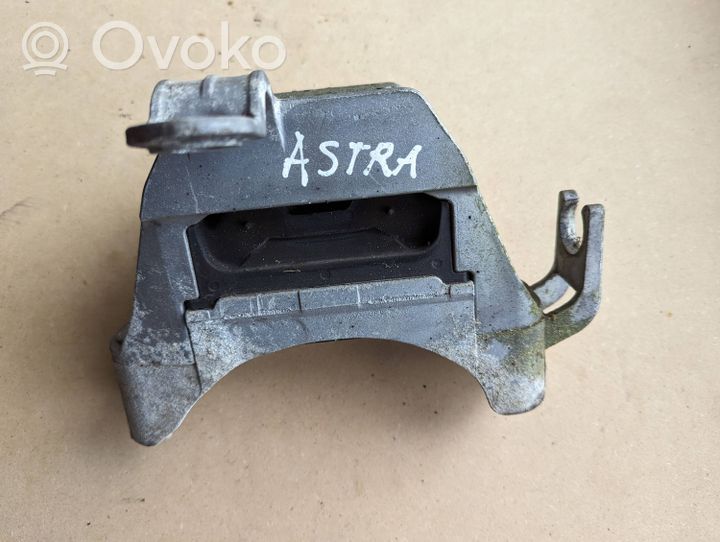 Opel Astra J Supporto di montaggio del motore 13347456