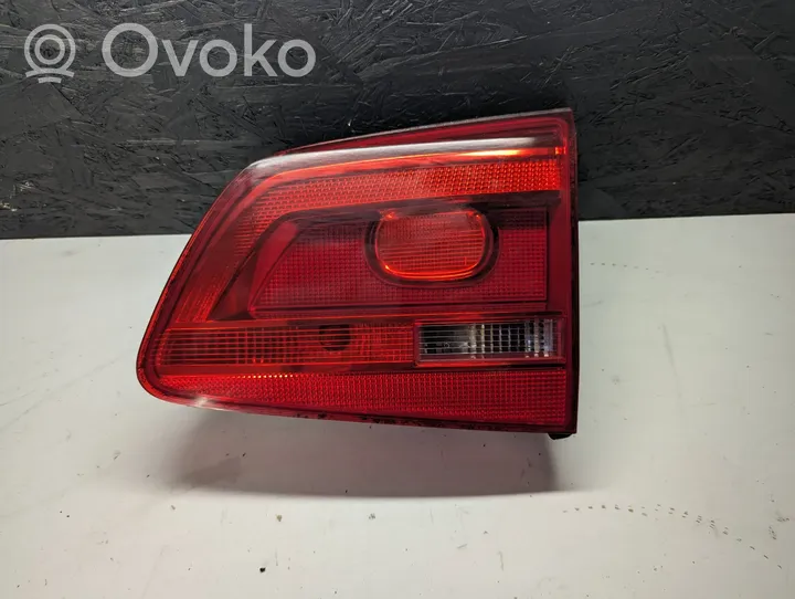 Volkswagen Touran II Tailgate rear/tail lights 1T0945094A