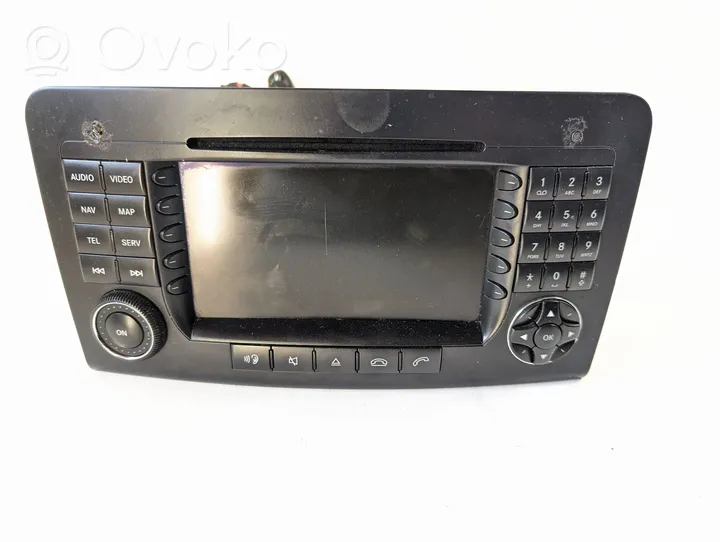 Mercedes-Benz GL X164 Unidad delantera de radio/CD/DVD/GPS A2038270062