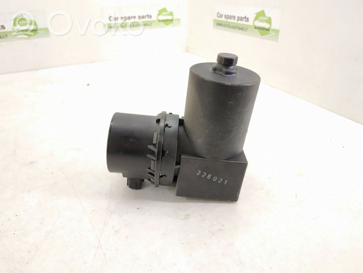 Volkswagen Golf II Central locking vacuum pump 