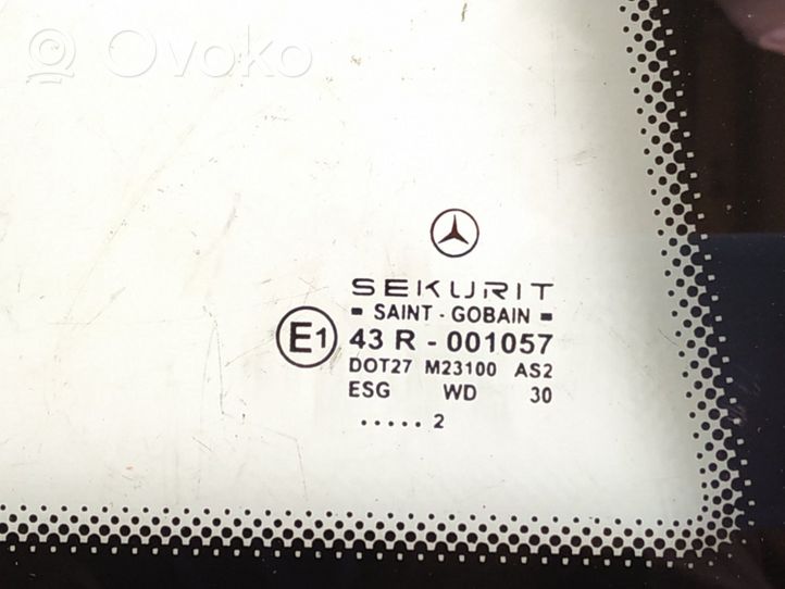 Mercedes-Benz C W203 Finestrino/vetro retro 
