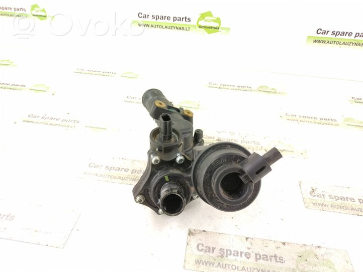 Mercedes-Benz A W176 Boîtier de thermostat / thermostat 