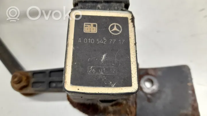 Mercedes-Benz GL X164 Czujnik poziomu zawieszenia pneumatycznego osi przedniej 