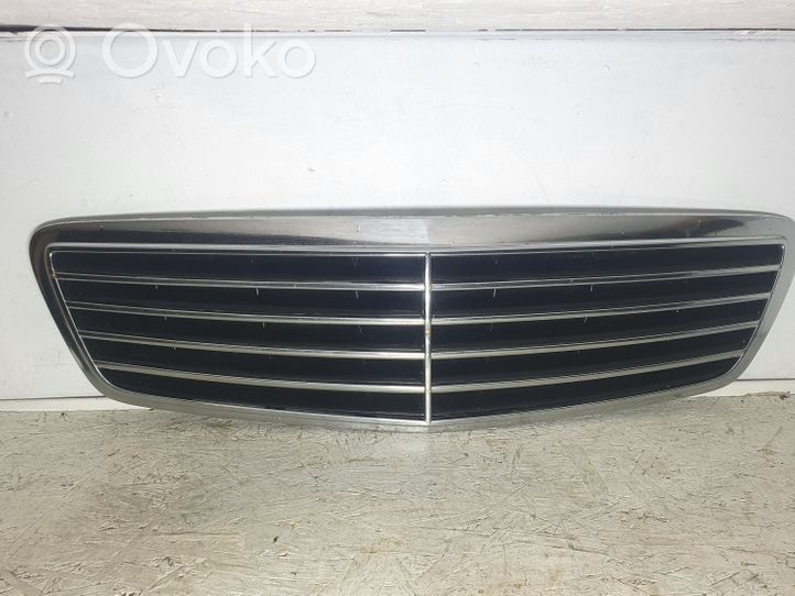 Mercedes-Benz S W220 Grotelės priekinės A2208800383