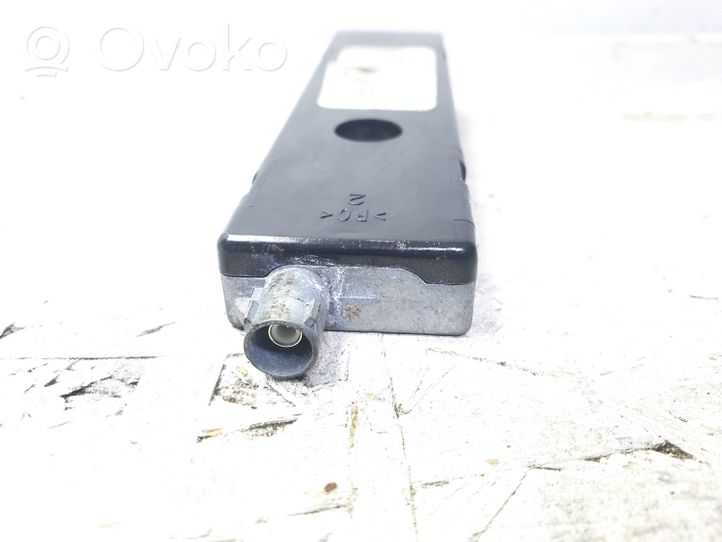 Mercedes-Benz C W204 Antenos stiprintuvas A2048205589