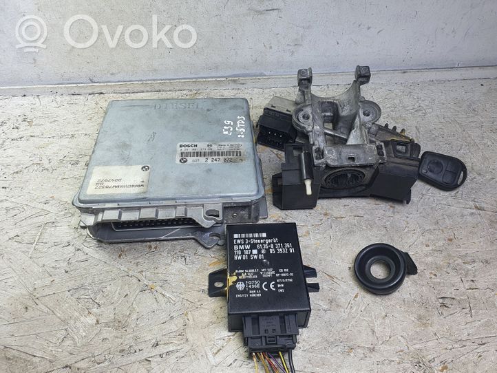 BMW 5 E39 Variklio valdymo blokas 2247072