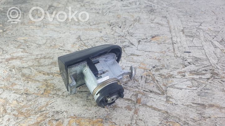 Volvo V70 Etuoven lukko (kahvan vieressä) 30784963