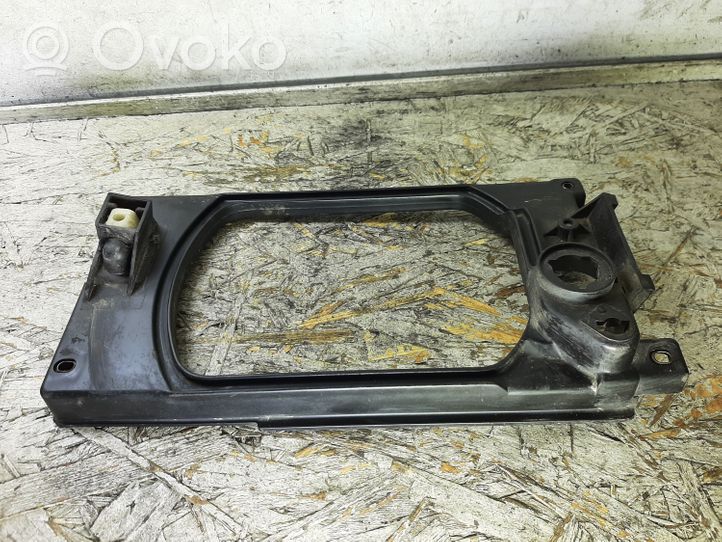 Volkswagen Polo II 86C 2F Support phare frontale 13755000