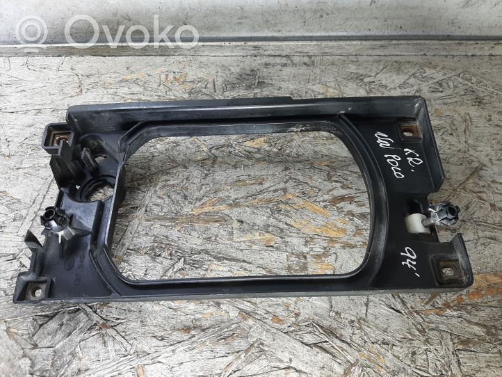 Volkswagen Polo II 86C 2F Support phare frontale 13754900