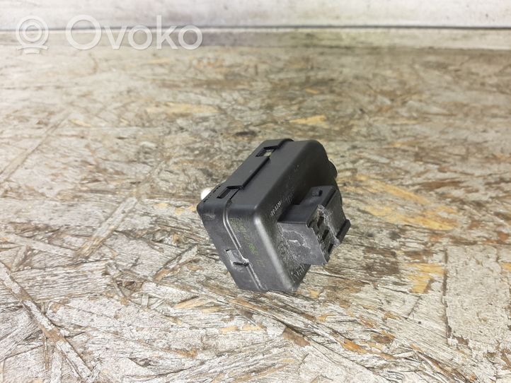 Volvo XC70 Headlight level adjustment motor P2004