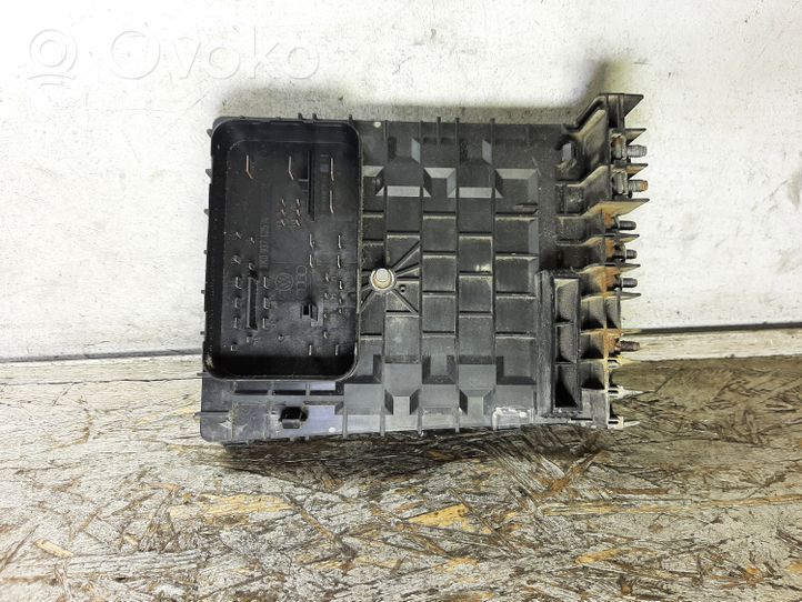 Volkswagen Golf V Module de fusibles 1K0937125A