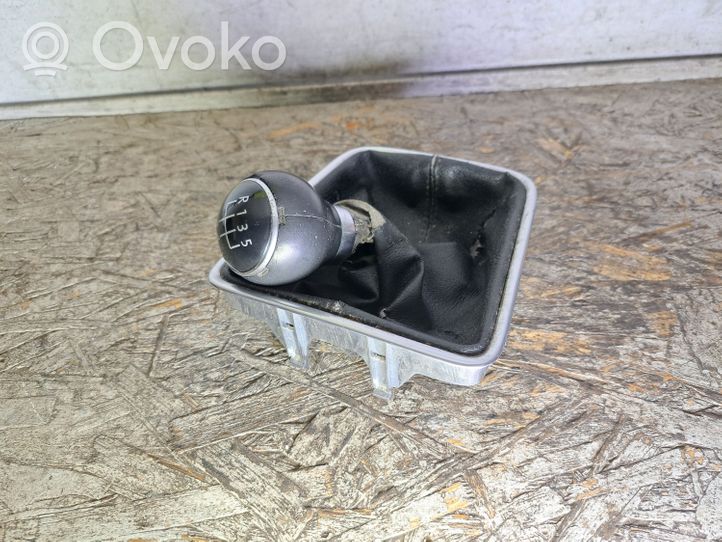 Volkswagen Golf Plus Revêtement pommeau de levier de vitesses cuir 5M0711113R