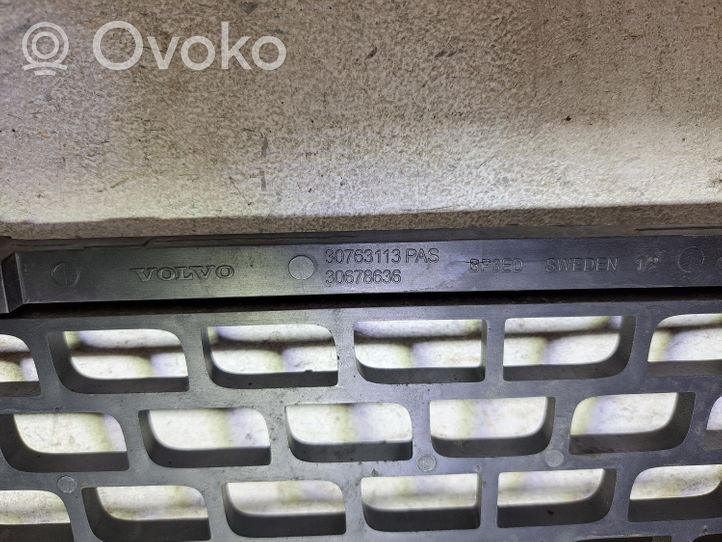 Volvo V70 Etupuskurin alempi jäähdytinsäleikkö 30763113