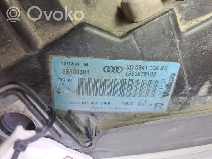 Audi A4 S4 B5 8D Lampa przednia 8D0941004AK