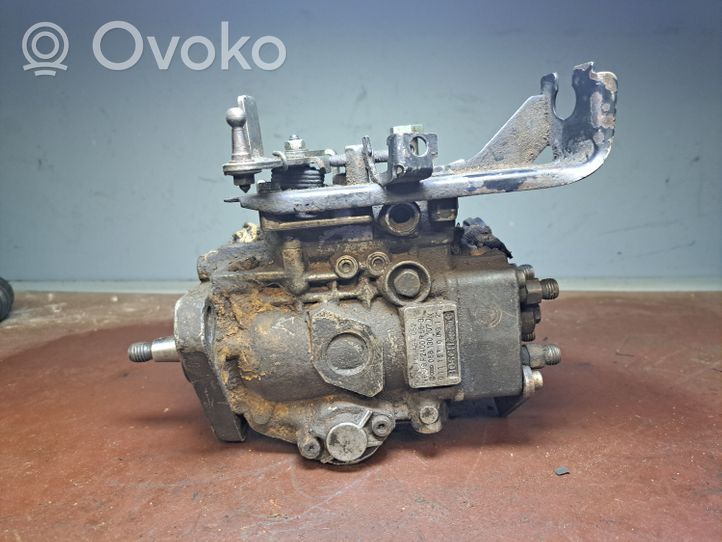 Volkswagen Jetta I Fuel injection high pressure pump 068130107J