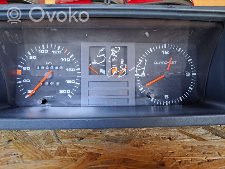 Audi 80 90 B2 Compteur de vitesse tableau de bord 81117331