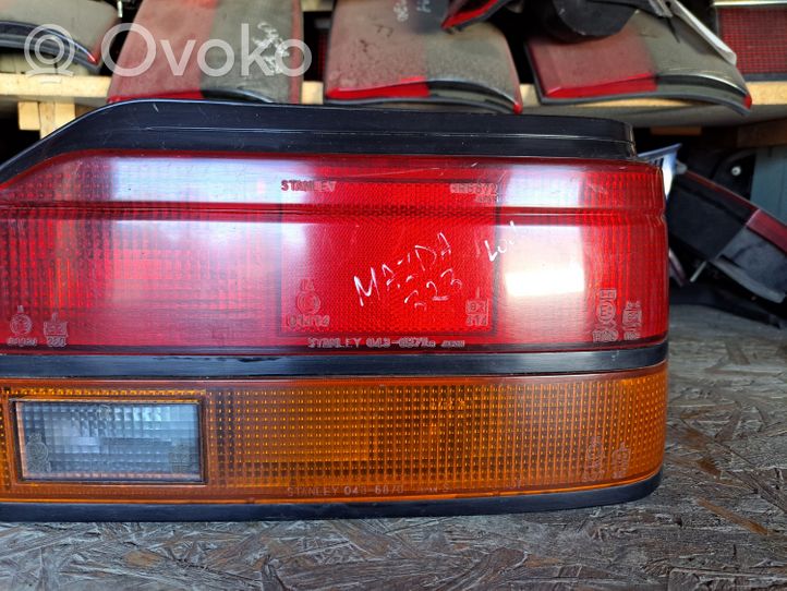 Mazda 323 Lampa tylna 0436870R