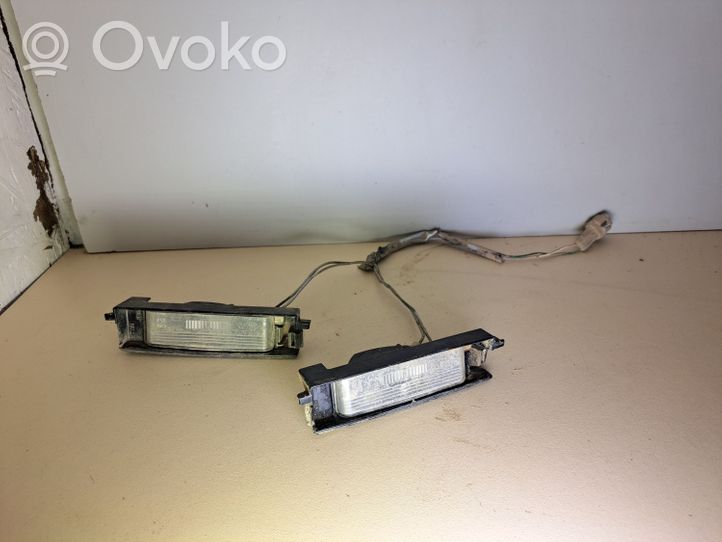 Toyota RAV 4 (XA30) Lampa oświetlenia tylnej tablicy rejestracyjnej 