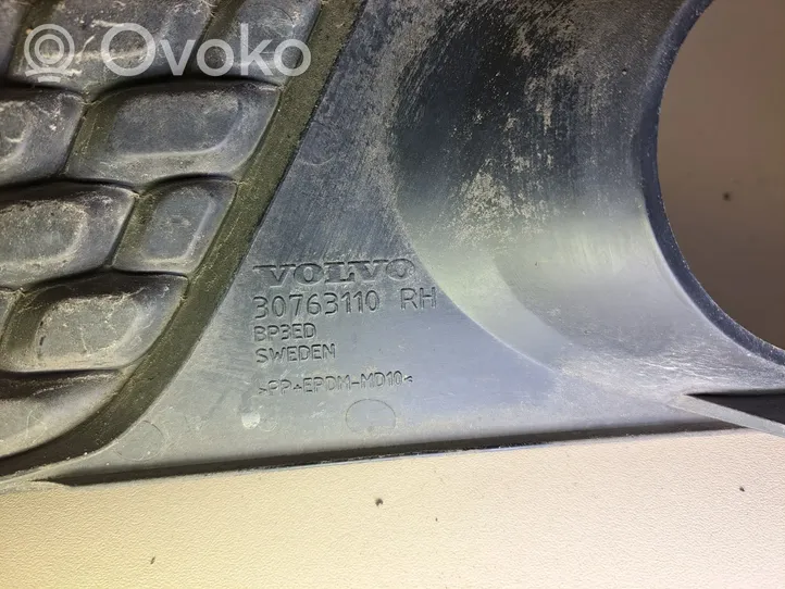 Volvo V70 Etupuskurin alempi jäähdytinsäleikkö 30763110