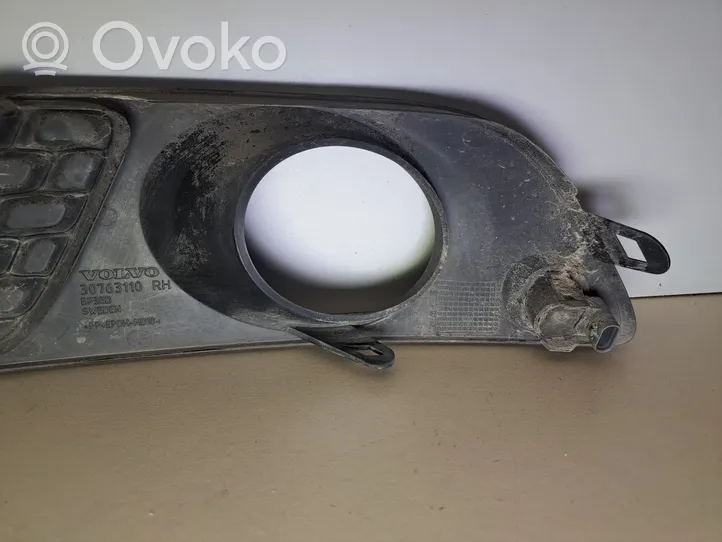 Volvo V70 Etupuskurin alempi jäähdytinsäleikkö 30763110