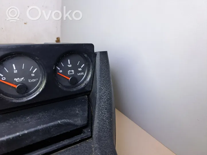 Audi 80 90 B3 Keskikonsoli 8A1919214