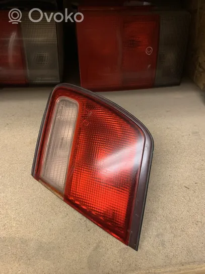 Mitsubishi Galant Lampy tylnej klapy bagażnika 0431613