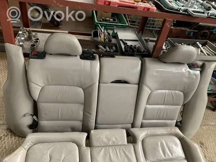 Volvo V70 Salona daļu komplekts 
