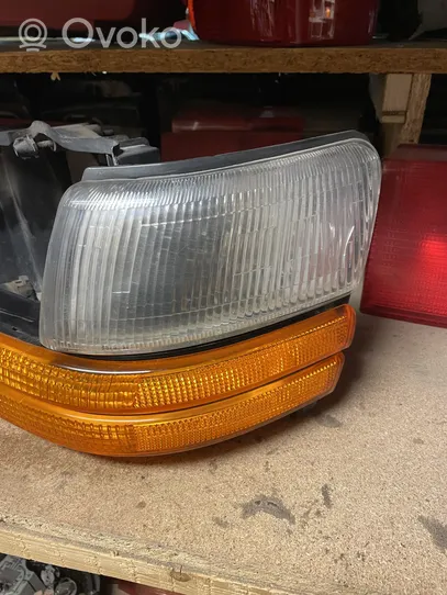 Chrysler Voyager Lampa przednia 5263475