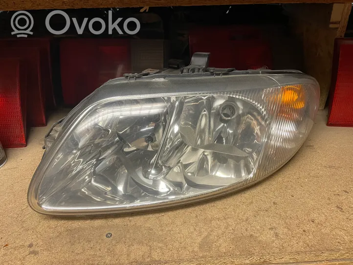 Chrysler Town & Country IV Lampa przednia 04857703AB