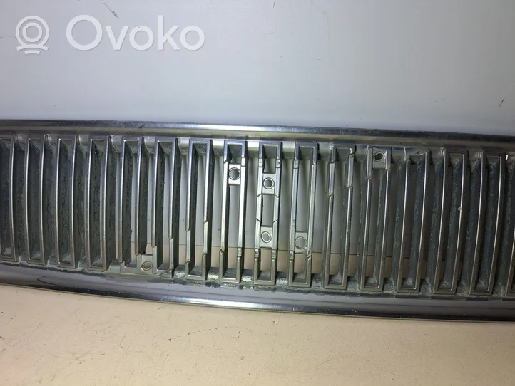 Volvo S40, V40 Etusäleikkö 30803302