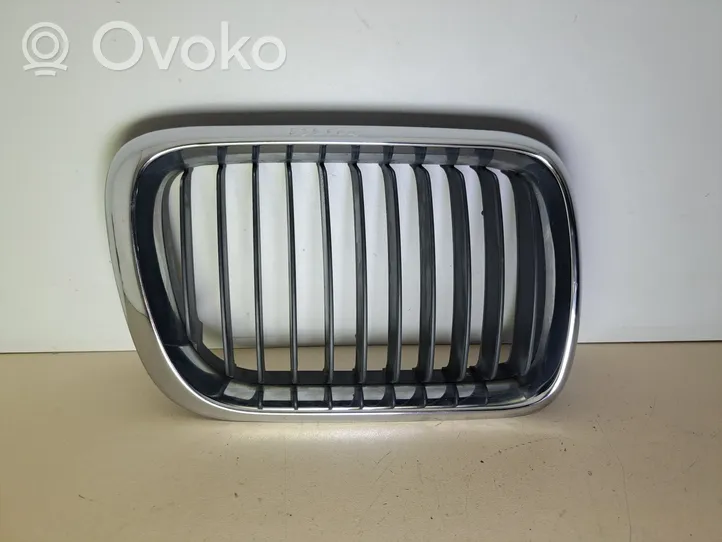 BMW 3 E36 Grille de calandre avant 51138195094