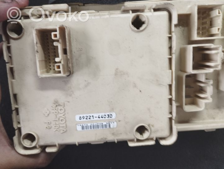 Toyota Avensis Verso Module de fusibles 8922144030