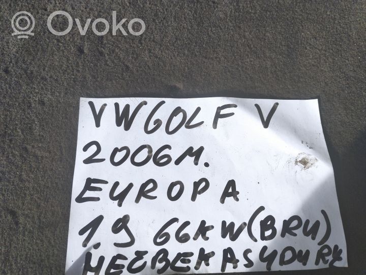 Volkswagen Golf V Tylny uchwyt na kubek tunelu środkowego 1K0862532D