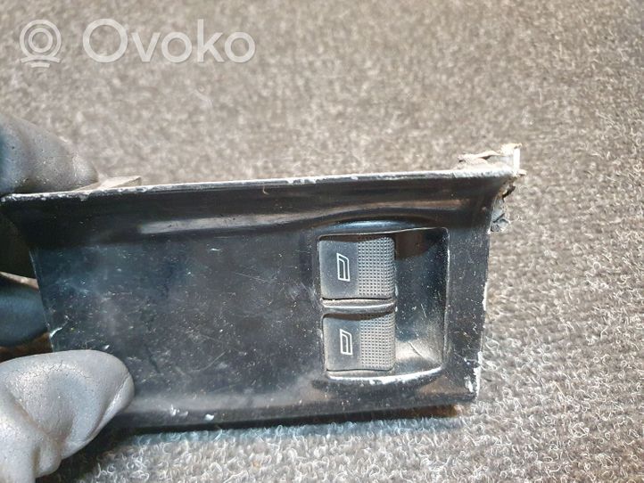 Audi A4 S4 B5 8D Interruttore di controllo dell’alzacristalli elettrico 801959515