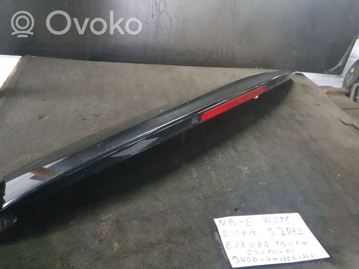 Mercedes-Benz E W211 Spoiler del portellone posteriore/bagagliaio 2117900188