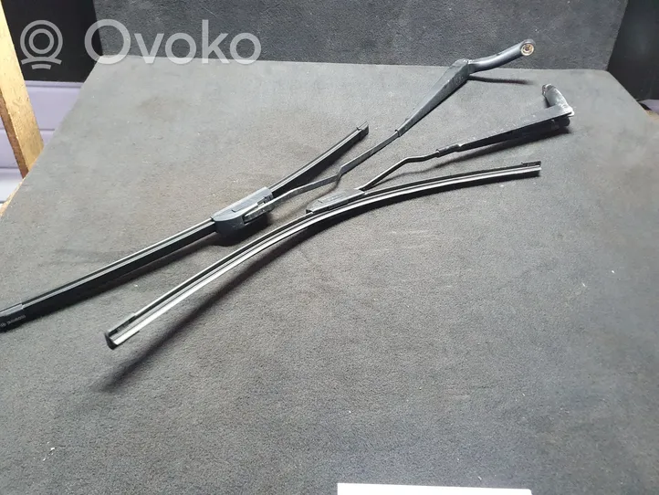 Volvo V70 Windshield/front glass wiper blade 8624266