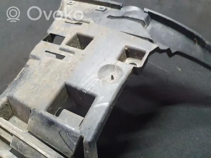Volvo V70 Front bumper mounting bracket 09190304