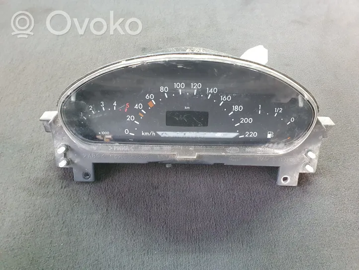 Mercedes-Benz A W168 Tachimetro (quadro strumenti) A1685409311