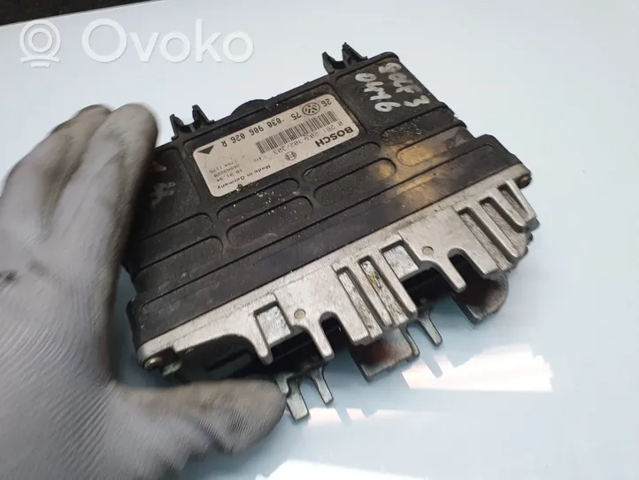 Volkswagen Golf III Calculateur moteur ECU 030906026R