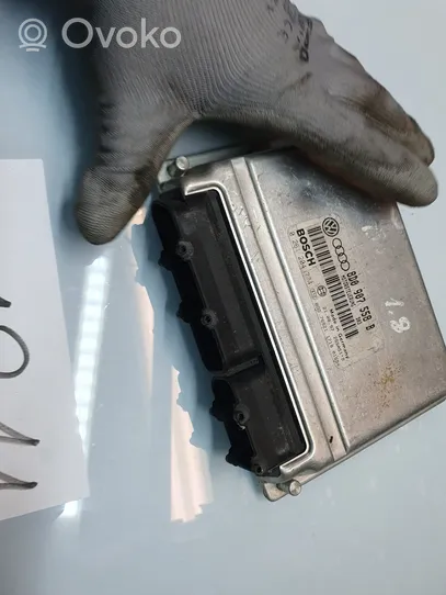 Audi A4 S4 B5 8D Sterownik / Moduł ECU 8D0907558B