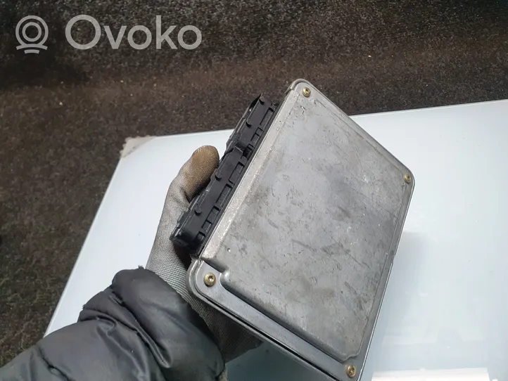 Opel Vectra B Sterownik / Moduł ECU 0281001633